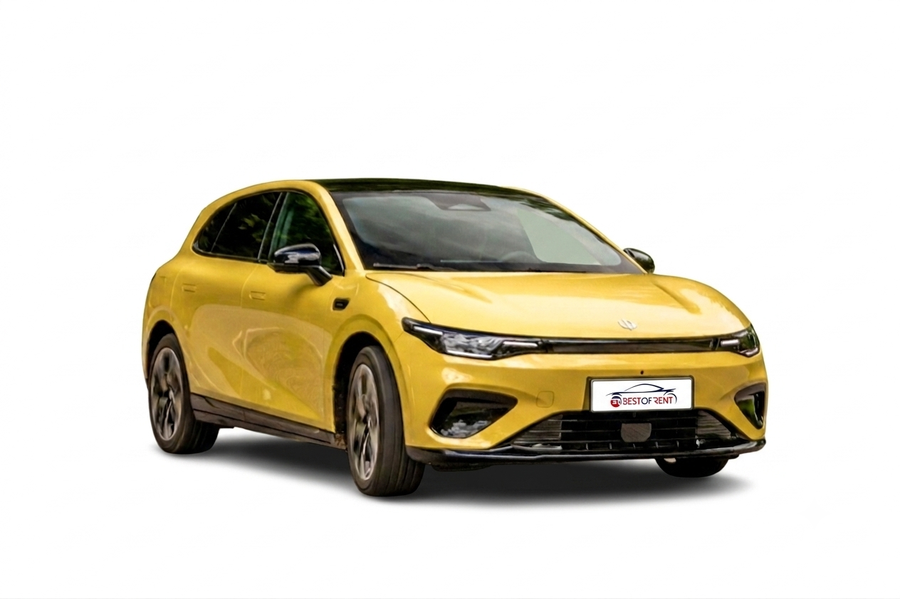 Leapmotor B05 | Visione Frontale | Colore Giallo Metallizzato